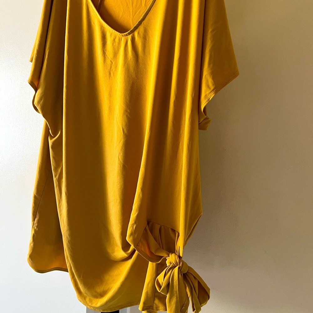 1x mustard colored tunic type shirt